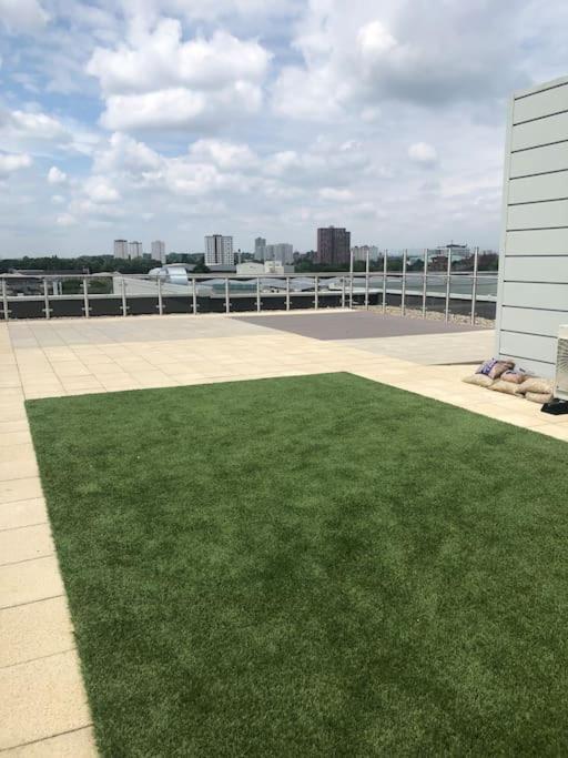 3 Bedroom Apartment Free Parking Манчестер Экстерьер фото