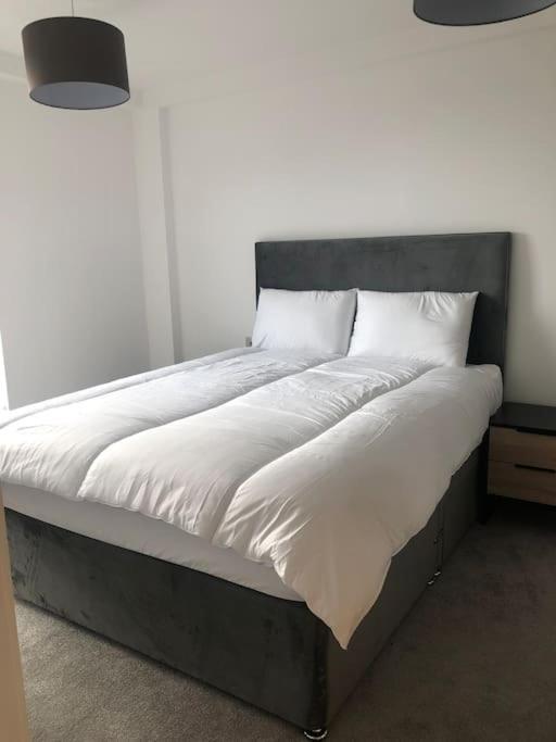 3 Bedroom Apartment Free Parking Манчестер Экстерьер фото
